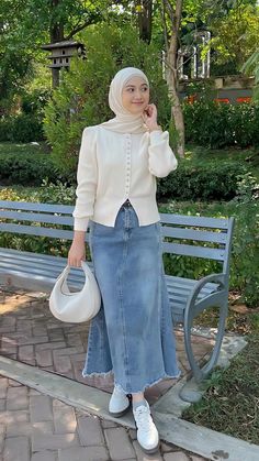 Ootd Rok Jeans Hijab, Hijab Skirt Outfit, Fullbody Pose, Simple Outfits Hijab, Skirt Outfits Hijab, Outfit Rok, Taurus Rising, Ootd Jeans, Ootd Hijab Style