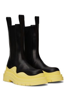 Bottega Veneta: 黑色 Tire 切尔西靴 | SSENSE Bold Black Leather Boots, Bottega Veneta, Rubber Rain Boots, Rain Boots, Chelsea Boots, Chelsea, Ankle Boot, Lemon, Boots