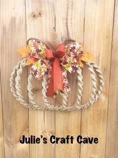 an image of a fall wreath made out of wire and fabric with the words julia's craft cave on it