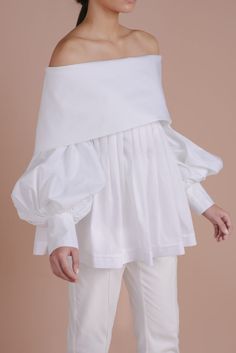 Dress Sketches, Fashion Portfolio, Pleated Blouse, Club Style, Long Puff Sleeves, Street Style Outfit, White Blouse, Cotton Blouses, Dominican Republic