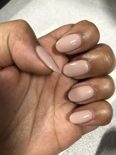 Nude Nails Black Women Short, Nude Nails For Black Women, Nude Nails For Brown Skin, Brown Nude Nails, Gel Nail Art Ideas, Panther Necklace, Rounded Acrylic Nails, Casa Clean, Natural Nail Designs