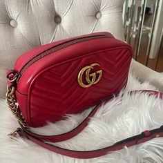 Very Good Condition Looks Like New . I’m Selling This Bag Because I Don’t Use Anymore. I Only Use A Few Times. Bags Gucci, Gucci Gg Marmont, Gg Marmont, Gucci Bags, Gucci Bag, Limited Time, Like New, Gucci, Fast Delivery