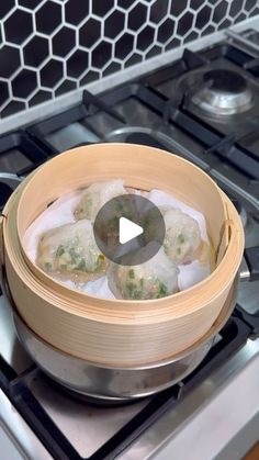 a video demonstrating how to cook dumplings in an electric pot on top of the stove