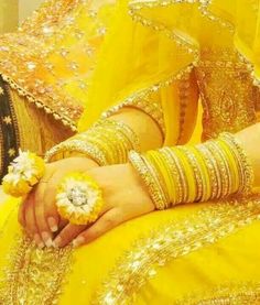 Mehndi Mehndi Bridal, Bridal Chura, Colorful Bangles, Indian Bridal Wear, Bangles Indian, Bridal Bangles, Bangles Jewelry Designs, Indian Wedding Photography