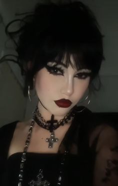 Romantic Goth Makeup Gothic Makeup Natural, Gothic Inspired Makeup, Goth Makeup Wedding, Gothic Makeup Inspiration, Dark Edgy Makeup, Goth Cowgirl Makeup, Gothic Style Makeup, Goth Prom Makeup Looks, Gothic Makeup Easy