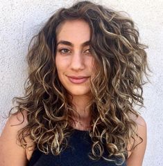 Kręcony Bob, Layered Curly Hair, Colored Curly Hair, Haircuts For Curly Hair, Layered Haircut, Curly Girl Hairstyles, Curly Hair With Bangs, Long Layered Hair, Curly Hair Cuts