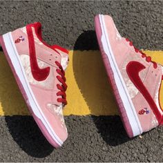 Brand New Pink And Red Low Top Dunks Low Top Dunks, Valentine Jordans, Valentines Day Jordans, Sneaker Website, Shoes For School, Pretty Sneakers, Fly Shoes, Trendy Shoes Sneakers, Shoes To Buy