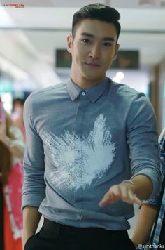 Siwon Choi, Short Hair For Boys, Choi Siwon, Men Street Fashion, Kim Woo Bin, Man Standing, Ji Chang Wook, Men Fashion Casual Outfits, Korean Celebrities