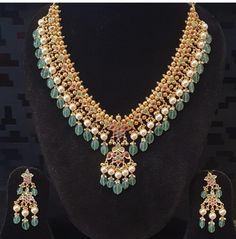 Remodeling Old Gold Jewellery Indian, Remodel Jewellery, Nakshi Jewellery, Necklace Set Indian Bridal Jewelry, Gold Artwork, Antique Necklaces Design, Bridal Jewelry Vintage, Fancy Jewelry Necklace