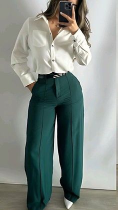 Mint Dress Pants Outfit, Classy Business Women Outfits, Saleswoman Outfit, Green Pants Formal Outfit, Green Business Outfit, Cute Professional Outfits, Trendy Outfit Inspo, Professional Outfits Women