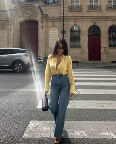 Instagram: ani.maar Flare Jean Summer Outfit, Anthropologie Employee Outfit, Concert Outfits Modest, Flared Jeans Fall Outfit, Night Event Outfit Ideas Classy, Elegant Colorful Outfit, Postgraduate Outfit, Colorful Elegant Outfits, Feminine Jeans Outfit