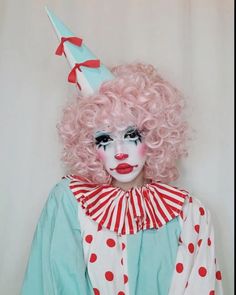 Professional Clown Makeup, Victorian Clown Makeup, Creepy Clown Outfit, Pretty Clown Costume, Drag Clown Makeup, Lovecore Clown, Pastel Clown Aesthetic, Cute Clown Aesthetic