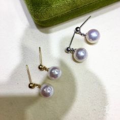 Highlight: Classic Style Product Information OriginJapan MaterialAkoya Pearl and 18k Gold DimensionsLength Approx. 1.7 cm Pearl Shaped: Round Size: 8.5-9 mm Quality: AA+ Nacre: Very Thick Color: White Luster: Very High Accessories Metal: 18k Gold Other: 0.05ct of SI Quality Natural Diamond Single Akoya Pearl Earring As Gift, Yellow Gold Sterling Silver Pearl Earrings, Exquisite Yellow Gold Pearl Earrings For Gift, Yellow Gold Akoya Pearl Earrings With High Luster, Akoya Pearl Earrings With High Luster For Gift, Luxury White Pearl Earrings In 14k Gold, High Luster Akoya Pearl Earrings As Gift, 14k Gold Silver Pearl Drop Earrings, High Luster Akoya Pearl Earrings For Gift