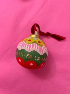 Hand Painted Bauble, La Christmas, Winter Decorations Diy, Painted Christmas Ornaments, Ornament Christmas Tree, Painted Ornaments, Hand Painted Ornaments, Christmas Charms, Christmas Makes