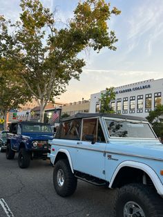 several jeeps are parked on the side of the road