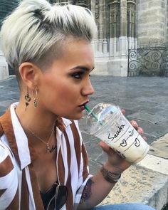 Short Punk Hair, Short Shaved Hairstyles, Color Ideas For Blondes, Hair Color Ideas For Blondes, Haircut Types, Punk Hair, Hair Color Ideas For Brunettes