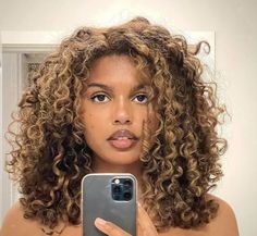 Curly Hair Color Ideas, Curly Hair Color, Natural Curly Hair Cuts, Brown Curly Hair, Blonde Curly Hair