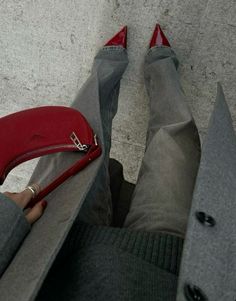 Mode Editorials, Paris Mode, Heels Outfits, Fall Fits, Red Heels, Mode Inspo, Looks Chic, Trend Fashion, Red Shoes