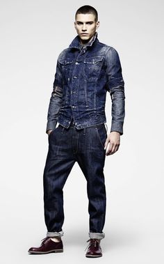 El denim para todo el año en función de las prendas con las que lo acompañes.  #moda #denim #jeans #vaqueros #hombre #invierno Men's Denim Style, Moda Denim, Denim Workwear, All Jeans, Heritage Fashion, Raw Denim, Denim Jacket Men, Look Book, G Star Raw