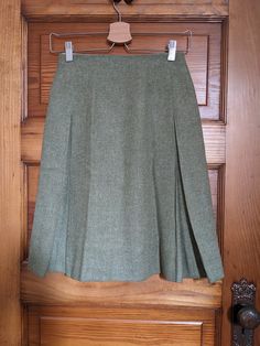 Length: 22 in Waist: 25 in Lined Semi-formal Lined Skirt For Fall, Fall Semi-formal Lined Skirt, Classic Semi-formal Skirt For Fall, Classic Semi-formal Fall Skirt, Formal Wool Skirt For Spring, Formal Spring Wool Skirt, Spring Formal Wool Skirt, Wool Knee-length Skirt For Formal Occasions, Formal Knee-length Wool Skirt