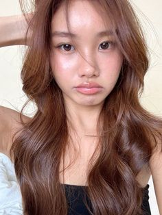 @patripinedaa Hair Color Latina Skin, Ginger On Asian Hair, Rusty Hair Color Brown, Hair Color Ideas Ginger Brown, Chestnut Brown Hair Highlights, Hair Colours For Asians, Hair Dye For Warm Skin Tones, Chesnutt Brown Color, Chestnut Brown Hair Colors