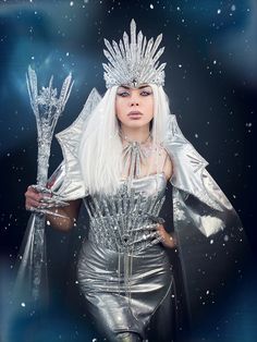 The sparkling silver color crown with rays is richly decorated with glass rhinestones for the image of the Snow Queen, Ice Queen, Winter Fairy. This amazing crown can be purchased separately and comes complete with a necklace, belt, wand, cape with hex and rhinestones, and claws. It will be a great addition to a festive outfit for a Christmas party or New Year's Eve. It will be a great addition to winter photography. 100% designed and handmade by our designers ( SETA Design studio in Kyiv). It w Winter Fairy Costume, King And Queen Costume, Snow Queen Costume, Ice Queen Costume, Fairy Tiara, Ice Queen Makeup, King Crowns, Ice Fairy, Queen Halloween Costumes