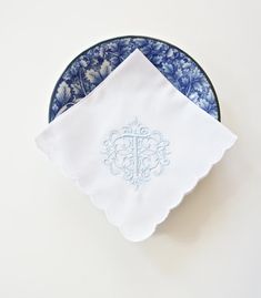 two blue and white plates with napkins on them