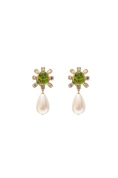 Find KENNETH JAY LANE Clear Crystal And Peridot Cabochon Center Pearl Drop Clip Earring on Editorialist. strongProduct Description: /strongAdd a pop of color to your jewelry collection with these gorgeous cabochon center earrings. Featuring a stunning pearl drop, these earrings are unique and add charm to any of your looks. strongDimensions:/strong 2.5 Drop strongStyle Number:/strong 7818EXPPC Unique Pearl Jewelry, Clip Earring, Gemstone Drop Earrings, Jewelry Pins, Wedding Mood Board, Jewel Box, Wedding Mood, Virtual Closet, Kenneth Jay Lane