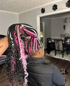 Peekaboo Braids: 45 Ideas to Inspire Your Next Hairdo – Svelte Magazine Pink Blond And Black Braids, Black Women Colored Braids, Short Knotless Box Braids With Color, Fruity Pebble Braids, Pink Black And Blonde Braids, 3 Color Braids, Box Braid Color Combos, Braided Hairstyles With Color, Braid Color Combos