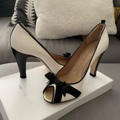 Brand New In Box, Adorable Pumps. Color Is More Of An Ivory. Grown Up Aesthetic, Aesthetic Shoes Heels, Elegant Black Heels, Classy Heels, Black And White Heels, Marc Jacobs Shoes, Shoes Heels Classy, Stunning Shoes, Future Style