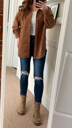 Oversized Brown Shacket Outfit, Brown Corduroy Jacket Outfit Fall, Brown Shirt Jeans Outfit, Shacket And Chelsea Boots, Black Corduroy Shacket Outfit, Brown Curdoroy Outfits, Fall Corduroy Jacket Outfit, Fall Jeans Outfit Casual Ankle Boots, Casual Fall Outfits Outdoors