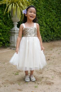 Flower girl dress rose gold and blush tulle dress. Blush Tulle Dress, Blush Bridesmaid Dresses, Blush Flowers, Soft Tulle, Ivory Dresses