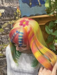 Halo Ring Hair Dye, Hair Dye Ideas Rainbow, Hair Dye Ideas Multicolor, Creative Color Hair Inspiration, Primary Color Hair, Hair Colour For Neutral Skin Tone, Flower Hair Design, Cute Dyed Hair, Pigeon Hair