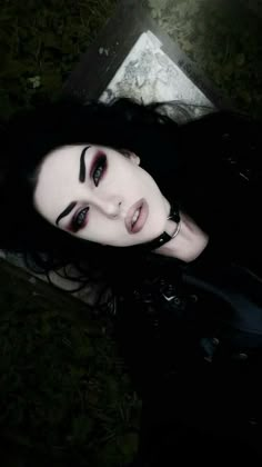 Extreme Make-up, Maquillage Goth, Fete Emo, Make Up Diy, Fashion Make Up, Vampire Makeup, Witch Makeup, Halloween Tattoo, Smink Inspiration