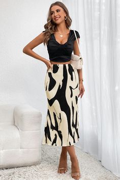 This midi dress exudes a chic and elegant vibe that will elevate your entire look The flattering high waist accentuates your curves and creates a slimming effect The unique geometric print is eye-catching to stand out in the crowd Chic pleated midi silhouette is perfect for various occasions, whether it's a casual outing or a formal event Size Chart (CM) Sizes Waist Length Hip Relax Relax Relax S 65 79 84 M 71 80 90 L 77 81 96 XL 85 82 104 2XL 93 83 112 Elasticity Low Size Chart (INCH) Sizes Wai Patterned Midi Dress, Chic Skirts, Chic And Elegant, Pleated Fabric, Black Midi Skirt, Colorblock Dress, Pleated Midi Skirt, Overall Dress, Hoodies For Sale