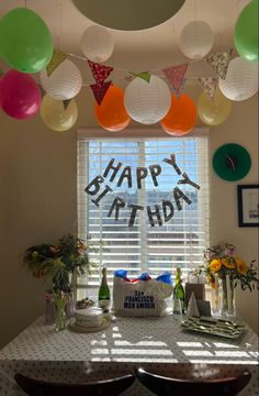 happy birthday brunch aesthetic Suprise Party Aesthetic, Birthday Aesthetic Decor, Chill Birthday Party, Birthday At Home Ideas, Birthday Celebration Ideas At Home, Birthday Celebration Aesthetic, Birthday Brunch Aesthetic, Birthday Home Decoration Ideas, Simple Birthday Ideas