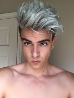 Grey silver on op top with dark UNDERCUT Hair Color Ideas For Men, Silver Hair Men, 2016 Hair Trends, Blonde Man, Men Blonde Hair, Hair Color Pictures, Mens Hair Colour, Dennis Rodman