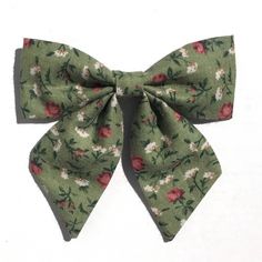 The Samantha Sailor Bow Features A Lovely Green & Rose Floral Fabric. This Sailor Bow Is 3 1/2" And Attached With An Alligator Clip That Can Be Alternated Depending On Which Way You Or Your Little One Parts Her Hair. This Bow Is Sewn And Handmade With Love Paying Careful Attention To Details By Me. Fabric Bow Clips, Sports Hair Bows, Baby Flower Crown, Bow Fabric, Minnie Ears Headband, White Hair Bows, Sailor Bow, Bows For Girls