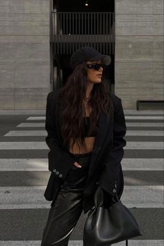 Street Fashion Photoshoot, Insta Board, Nesta Archeron, Fashion 60s, Ig Poses, Business Aesthetic, Insta Aesthetic, Ig Aesthetic, Street Fits