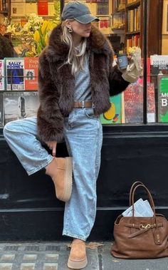 Fur Coat Outfit, Jenna Lyons, Faux Fur Coats, Winter Chic, Fur Coats, Style Crush, Fall Jackets, Full Sleeves