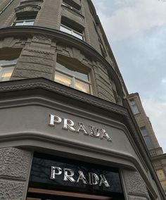 Prada Building, Yasmin Core, Model Makeup Looks, Prada Wallpaper, Self Care Summer, Aesthetic Brands, Prada Aesthetic, Minimalist Instagram, Fashion Souls