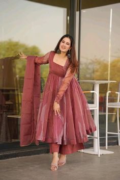 Organza Anarkali, शादी की तस्वीरें, Organza Suit, Simple Frock Design, Organza Suits, Long Frock Designs, Tissue Pack, Trendy Outfits Indian, Frock Designs