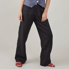 Introducing a vintage pair of black linen pants for women in size XS, with a 28-inch waist. These summer pants showcase a high-waisted, relaxed straight cut, capturing the essence of 90s minimalism. Featuring patch pockets both in the front and back, they come with a convenient zipper closure. Perfectly paired with crop tops or relaxed shirts, these pants offer a simple, effortless look for summer outings, embodying the understated elegance of 90s minimalism. Composition: 100% linen Condition: e Black Linen Summer Bottoms, Black Linen Bottoms For Summer, Black Linen Wide Leg Bottoms, Black Linen Wide-leg Pants, High Waist Black Linen Pants, High-waist Black Linen Wide Leg Pants, High Waist Black Linen Wide Leg Pants, Casual Black Linen Pants, Black Linen Wide Leg Pants For Summer