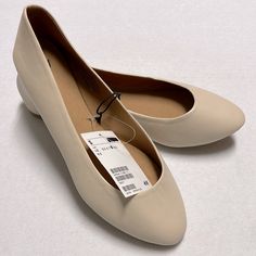 Nwt H&M Cream Flat Shoes Size 8 Excellent New Condition Cream Flats, H&m Shoes, Cream Colour, Flat Shoes, Cream Color, Flat Shoes Women, Loafer Flats, Shoes Flats, H&m