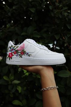 Embroidered Flower Pink Butterfly Patch Custom Air Force 1 – solecraftstudio Custom Air Force 1 Flower, Luxury Embroidered Women's Sneakers, Sneakers Embroidery, Painted Air Force 1, Embroidery Sneakers, Butterfly Patch, Diy Gifts For Girlfriend