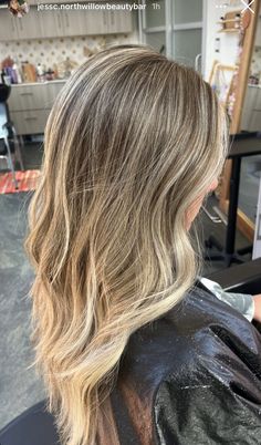 Blond Balayage On Blonde Hair, Half Highlights Blonde, Warm Toned Highlights, Light Blonde Partial Highlights, Heavy Partial Highlights Blonde, Creamy Blonde Hair Balayage Dark Roots, Highlights With Dimension, Medium Length Dirty Blonde Hair, Natural Blonde Partial Highlights