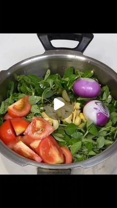 Nilus_kitchen Nilofar Memon on Instagram: "Sarso ka saag 

#niluskitchen #nilus_kitchen #reels #viral #like #explore #explore #explorepage #music #viralvideos #art #sarsokasaag"