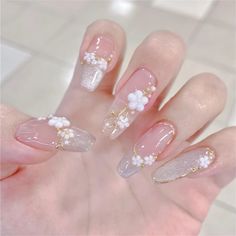 Introducing the White Blossom Glitter Press-On Nails, a stunning combination of elegance and sparkle. These nails feature delicate white floral designs enhanced with a touch of glitter, creating a look that is both sophisticated and eye-catching. Perfect for weddings, special events, or just adding a touch of elegance to your everyday style, these nails offer a salon-quality finish in the comfort of your home. The set includes 24 meticulously designed nails, ensuring a perfect fit for every fing Flowers And Pearls, Korean Nail Art, Floral Nail Designs, Korean Nails, Pretty Gel Nails, Diy Nail Art, Stick On Nails, Nailed It, Floral Nails