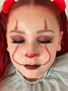 Kids Halloween Clown Makeup, It Clown Makeup Kids, Clown Girl Makeup Halloween, Penny Wise Costume Women Makeup, Pennywise Costume Female Makeup, Girls Halloween Makeup Kids, Easy Girl Clown Makeup, Women’s Pennywise Costume, Pennywise Makeup Girl Kid