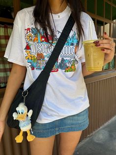 Disney Outfit Characters, Donald Duck Inspired Outfit, Hot Day Disney Outfit, Donald Duck Disney Outfit, Disney Photos Aesthetic, Tokyo Disney Outfits, 90s Disney Outfits